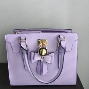 Elegant Lavender Handbag with Bow Accent